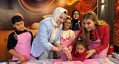 Pasta yapmak için kolları sıvadılar