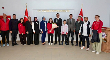 Şampiyon güreşçilere tebrik