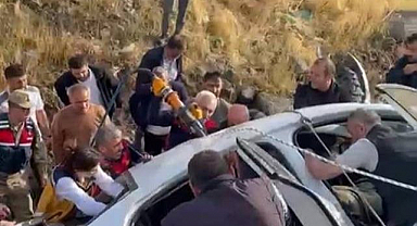 Şarampole yuvarlanan otomobilde can pazarı!
