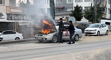 Seyir halindeki otomobil alev aldı!