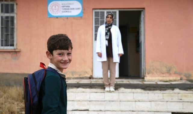 Sınıfın tek öğrencisi, öğretmeninin en özel emaneti