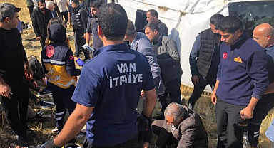 Tır ile yolcu minibüsü ile çarpıştı: Çok sayıda yaralı var
