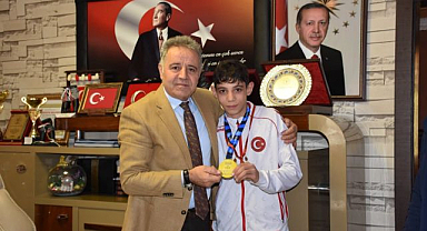Tortum pehlivanını karşıladı
