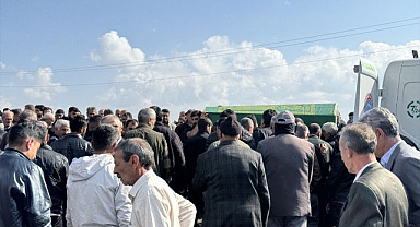 Trafik kazasında ölen 4 kişinin cenazeleri yan yana defnedildi