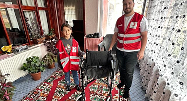 Türk Kızılay'dan ihtiyaç sahibine tekerlekli sandalye desteği