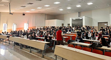 Üniversitelilere 