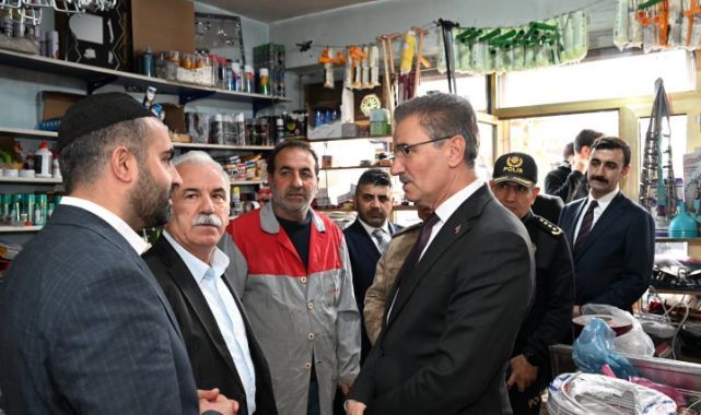 Vali Aydın Baruş Karayazı’da esnafla buluştu