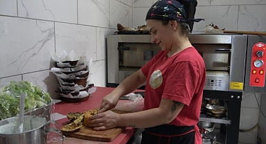 Yöresel yemekler kadınların emeğiyle sofralarda