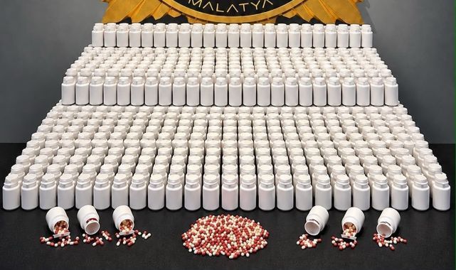 Zehir tacirlerine operasyon! Binlerce ecza hap ele geçirildi
