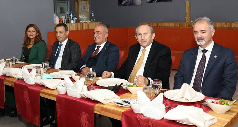 Rektör Çomaklı Gazetecileri Ağırladı