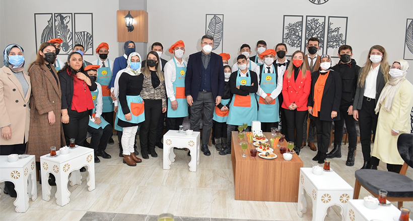 Erzurum’da Üreten Özel Çocuklar Mutlu Kafe Törenle Hizmete Açıldı