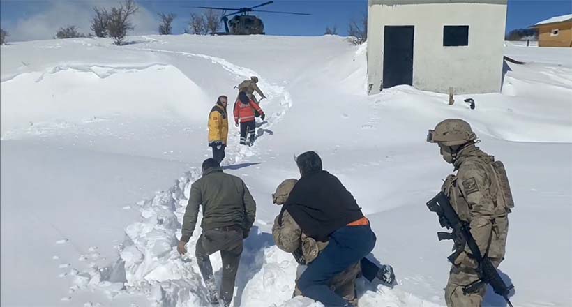 Jandarma Helikoptere Sırtında Taşıdı