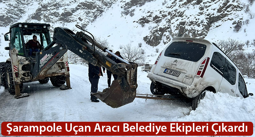 Şarampole Uçan Aracı Belediye Ekipleri Çıkardı