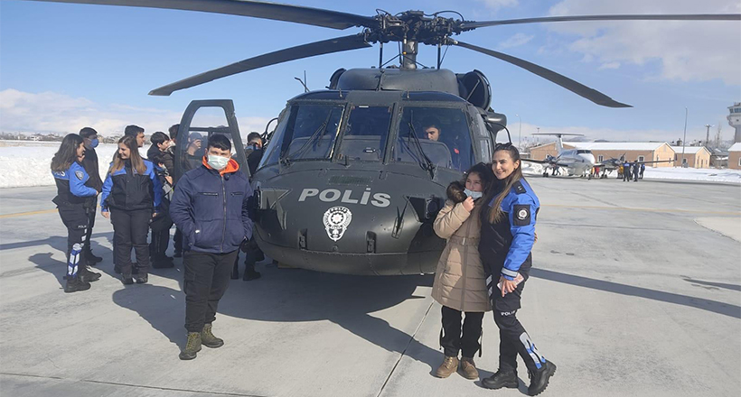 Çocuklar İlk Defa Helikoptere Bindiler