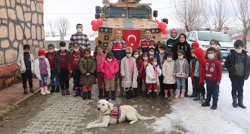 Kurtarma Köpeğinden Çocuklara Gösteri