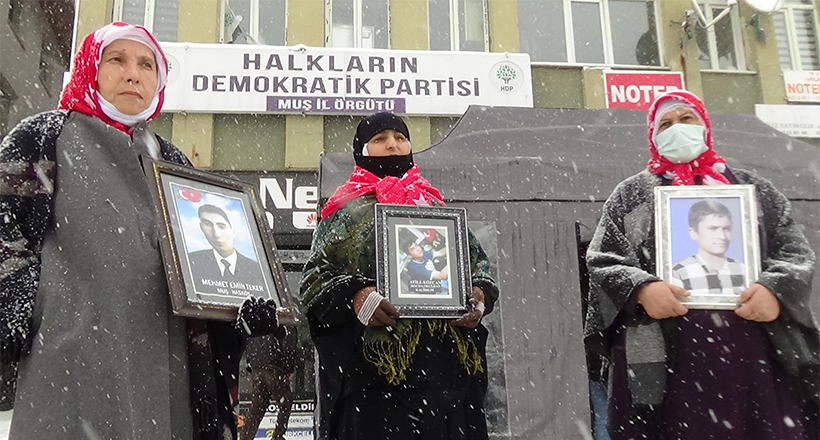Kar Altında Evlat Nöbeti