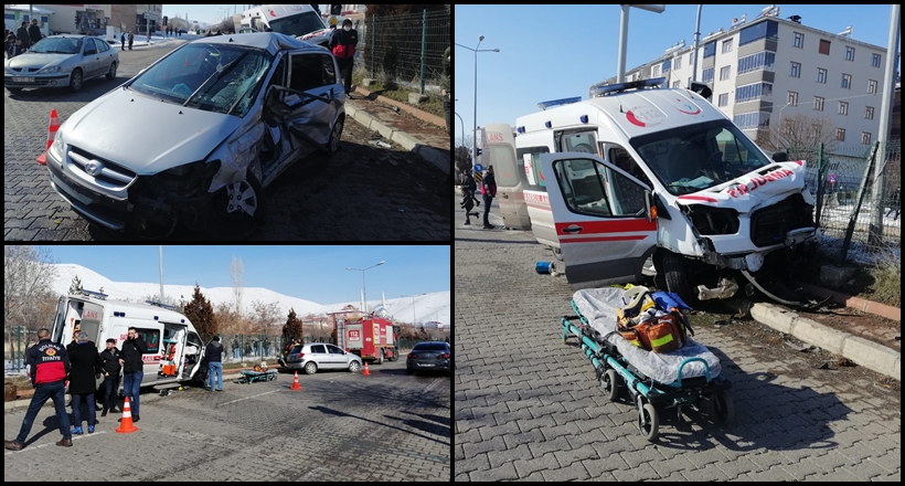 Ambulans Otomobille Çarpıştı: 5 Yaralı